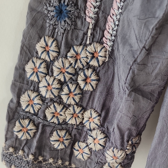 JOHNNY WAS Santorini Embroidered Blouse Cloudburst - Picture 7 of 12